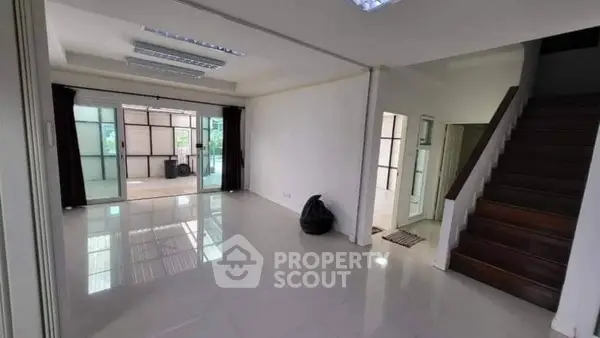 image_rental-12789255