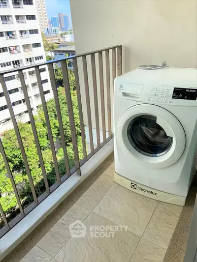  1 Bedroom Condo at The Clover Thonglor Residence-2