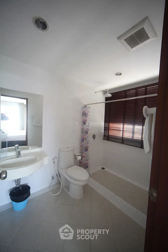  2 Bedrooms Condo -1