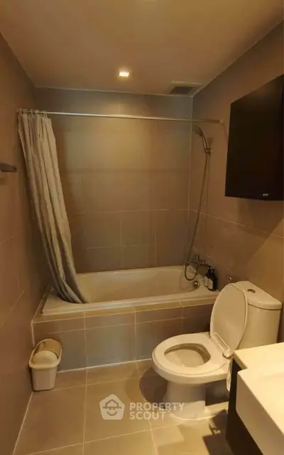 Modern bathroom with bathtub and sleek design in a contemporary apartment.