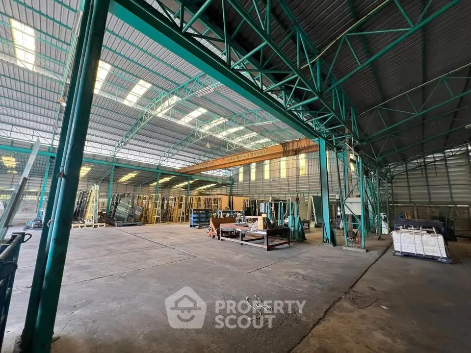 Spacious industrial warehouse with high ceilings and ample storage space.
