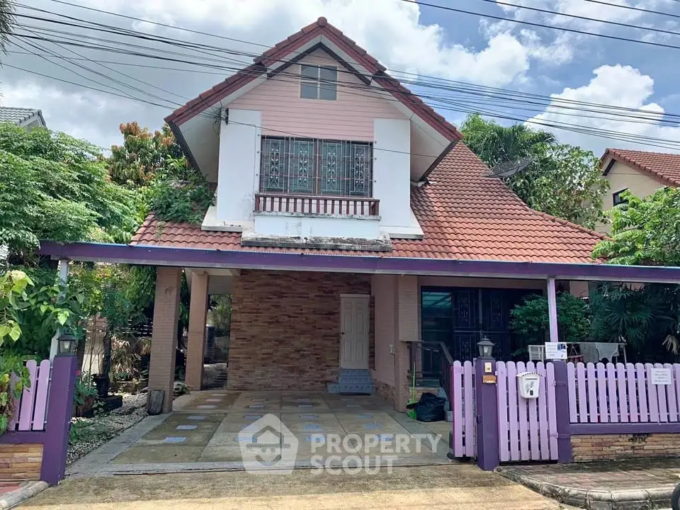 Charming suburban house with red-tiled roof and lush greenery, perfect for family living.