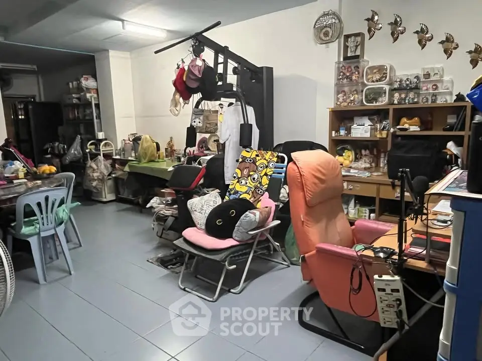 Cozy living space with eclectic decor and ample seating, perfect for relaxation and creativity.