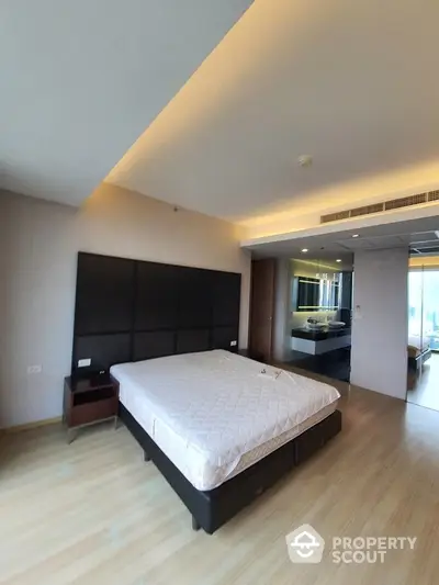  3 Bedrooms Condo at The Met Sathorn-2