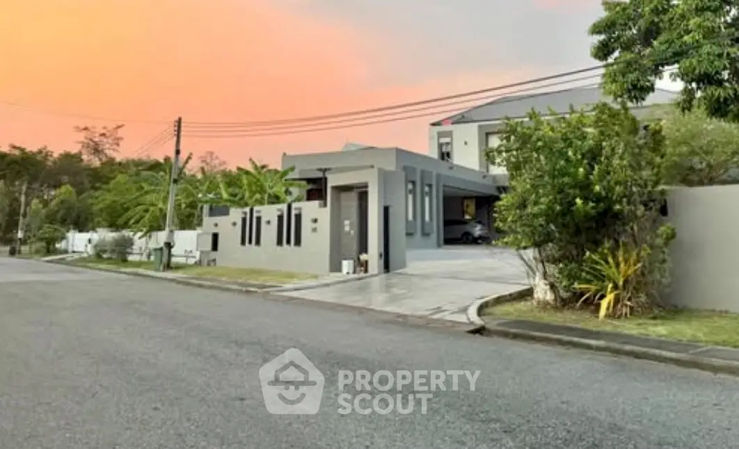 Screenshot 2569-04-16 at 12.59.53.jpg