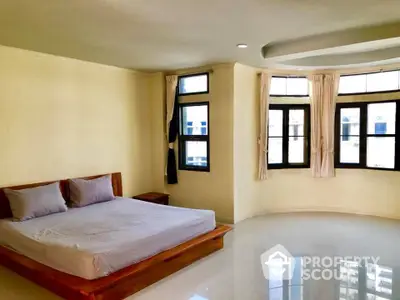 Fully Furnished 4 Bedrooms Townhouse -5