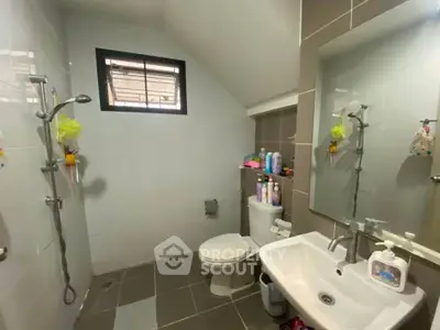 Modern bathroom with dual showerheads and sleek fixtures in a contemporary home.