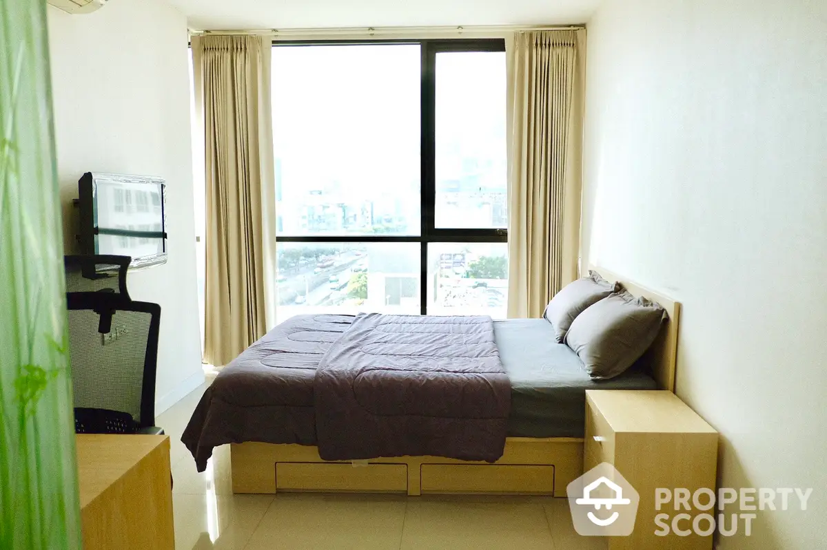 Fully Furnished 2 Bedrooms Condo at Ideo Ratchada Huaikwang-1