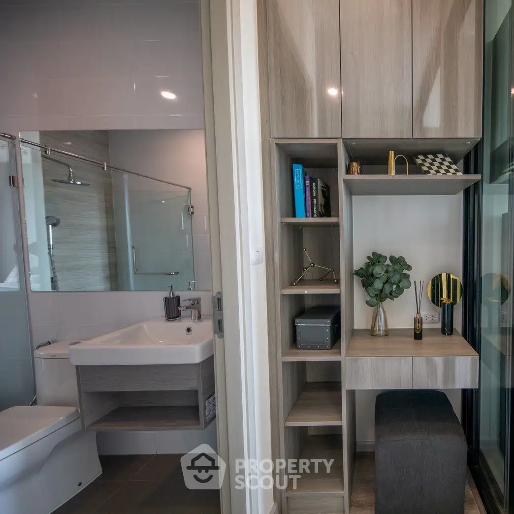 1 Bedroom Condo at Knightsbridge Prime Ratchayothin Bathroom