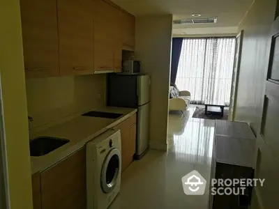 Fully Furnished 1 Bedroom Condo at Aguston Sukhumvit 22 Kitchen