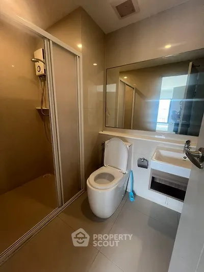 Modern bathroom with shower and sleek fixtures in a contemporary apartment.