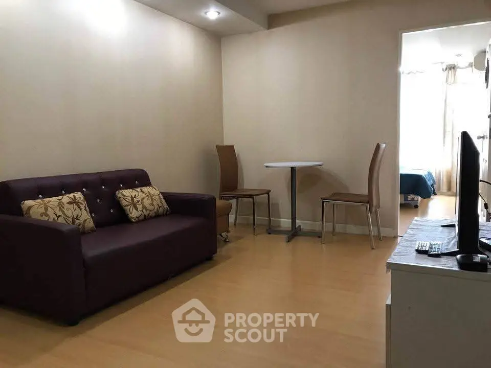 Cozy living room with modern furniture and natural light, perfect for relaxation and entertainment.