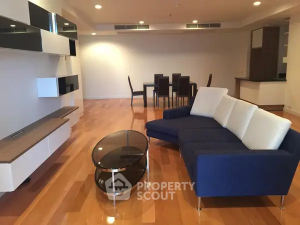 image_rental-5260713