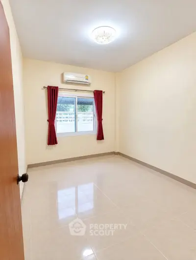 Spacious empty room with air conditioning and natural light, perfect for customization.
