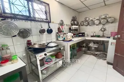 4b9f4ec5f4986983f01f0e46cfbb7e76-Photoroom.png