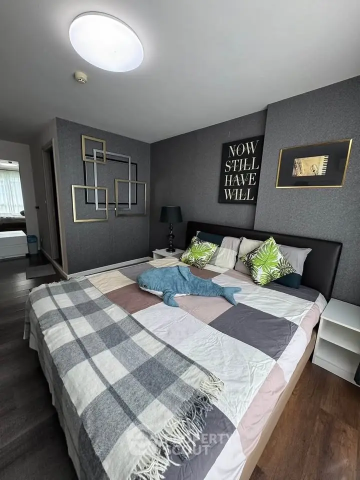 Modern bedroom with stylish decor and cozy bedding in a contemporary apartment.