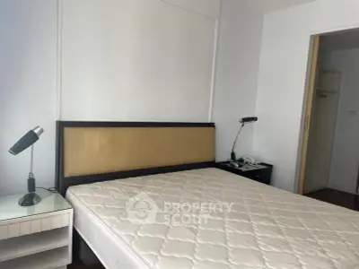 Spacious bedroom with modern furnishings and ample natural light, perfect for relaxation and comfort.