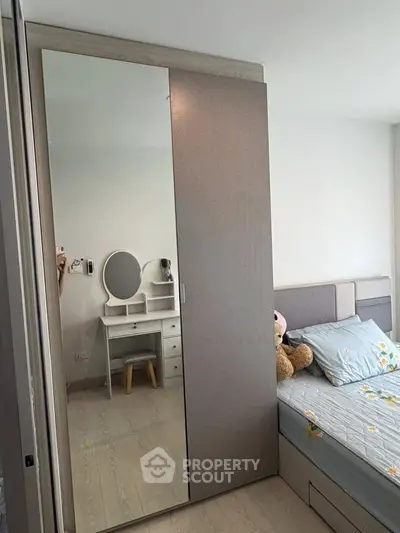 Modern bedroom with mirrored wardrobe and cozy bed setup