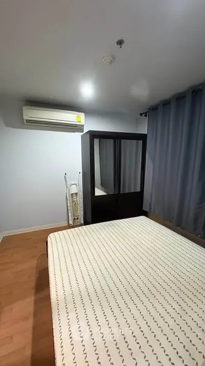 Cozy bedroom with air conditioning and wardrobe, perfect for comfortable living.