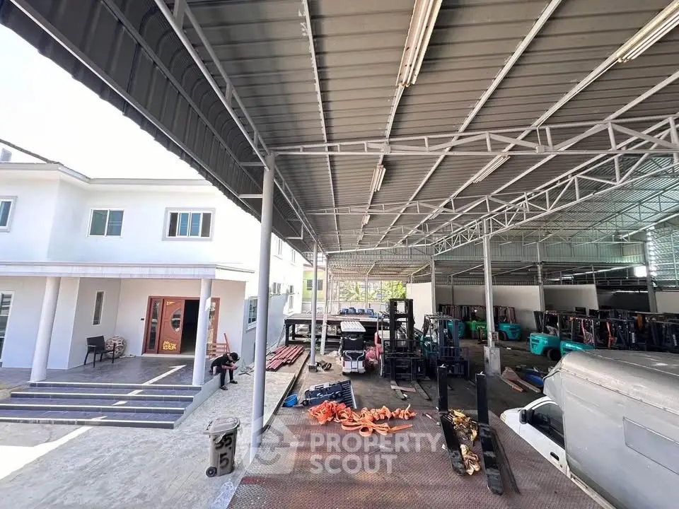 Spacious industrial warehouse with high ceilings and ample storage space