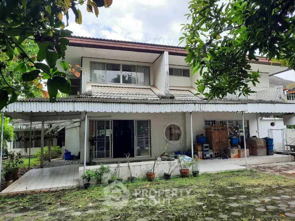 Charming two-story house with lush garden and spacious outdoor area