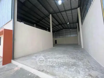 Spacious industrial warehouse with high ceilings and ample storage space.