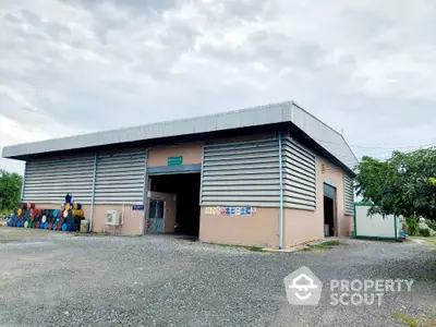 Spacious industrial warehouse with ample outdoor storage space and modern design.