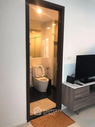 Fully Furnished 1 Bedroom Condo at Rhythm Sathorn Narathiwas-2
