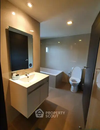  2 Bedrooms Condo -3
