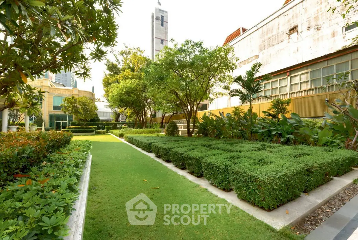 Lush urban garden with manicured hedges and vibrant greenery, perfect for relaxation and outdoor activities.