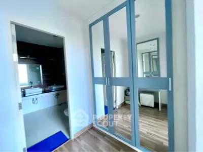 Modern bathroom with sleek design and mirrored closet doors