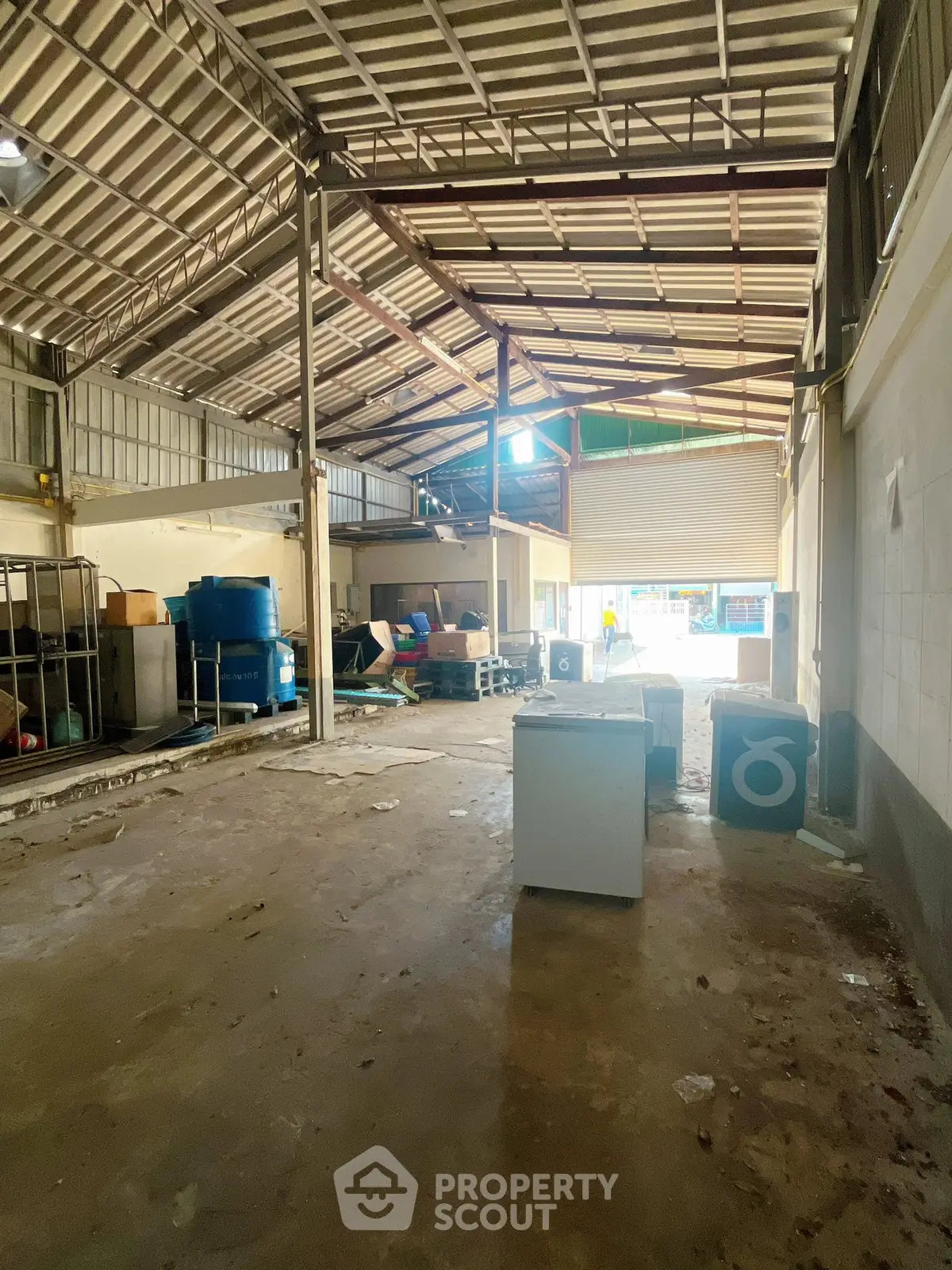 Spacious industrial warehouse with high ceilings and ample storage space