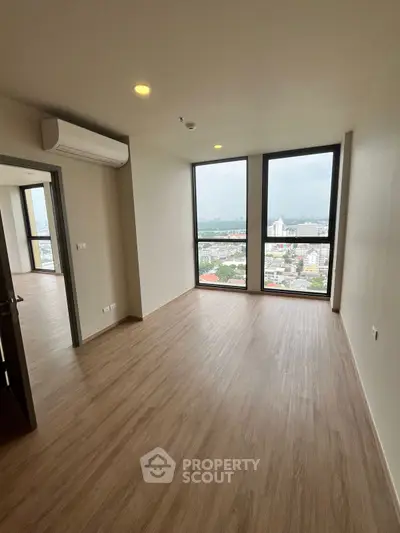 Spacious corner unit with stunning city view and large windows