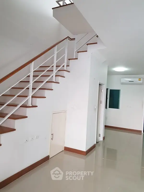 image_rental-13613668