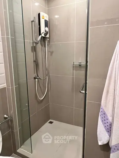 Modern bathroom with sleek shower design and neutral tiles, perfect for a contemporary home.