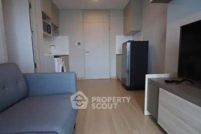  1 Bedroom Condo at Lumpini Suite เพชรบุรี มักกะสัน Livingroom