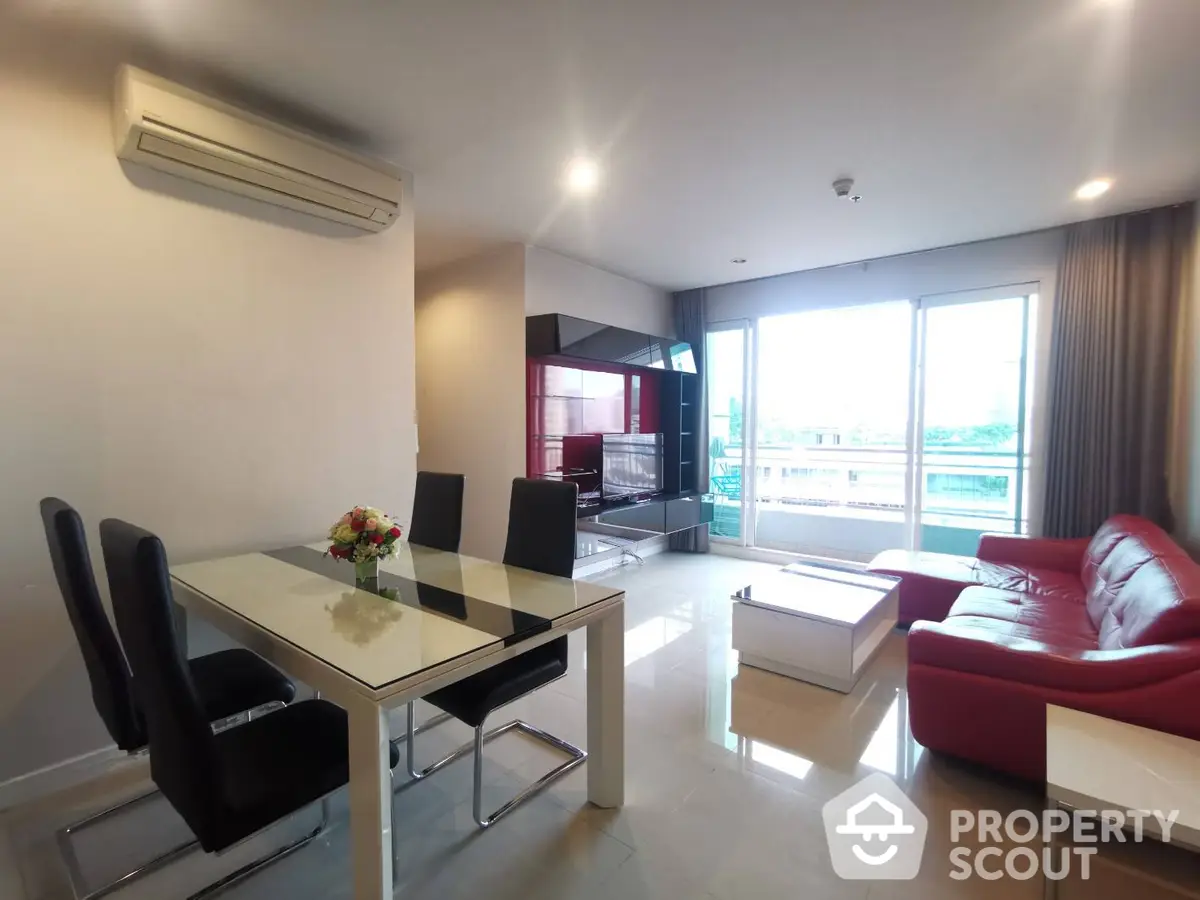  2 Bedrooms Condo at Circle Condominium-1