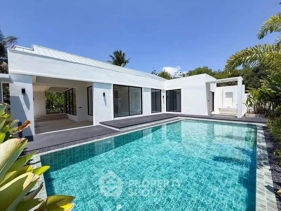 Luxurious modern villa with private pool and sleek architecture, perfect for tropical living.