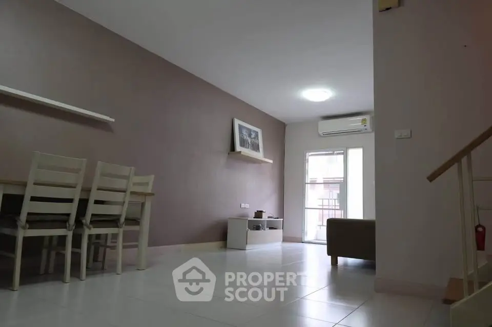 Spacious living room with modern furniture and natural light, perfect for family gatherings.