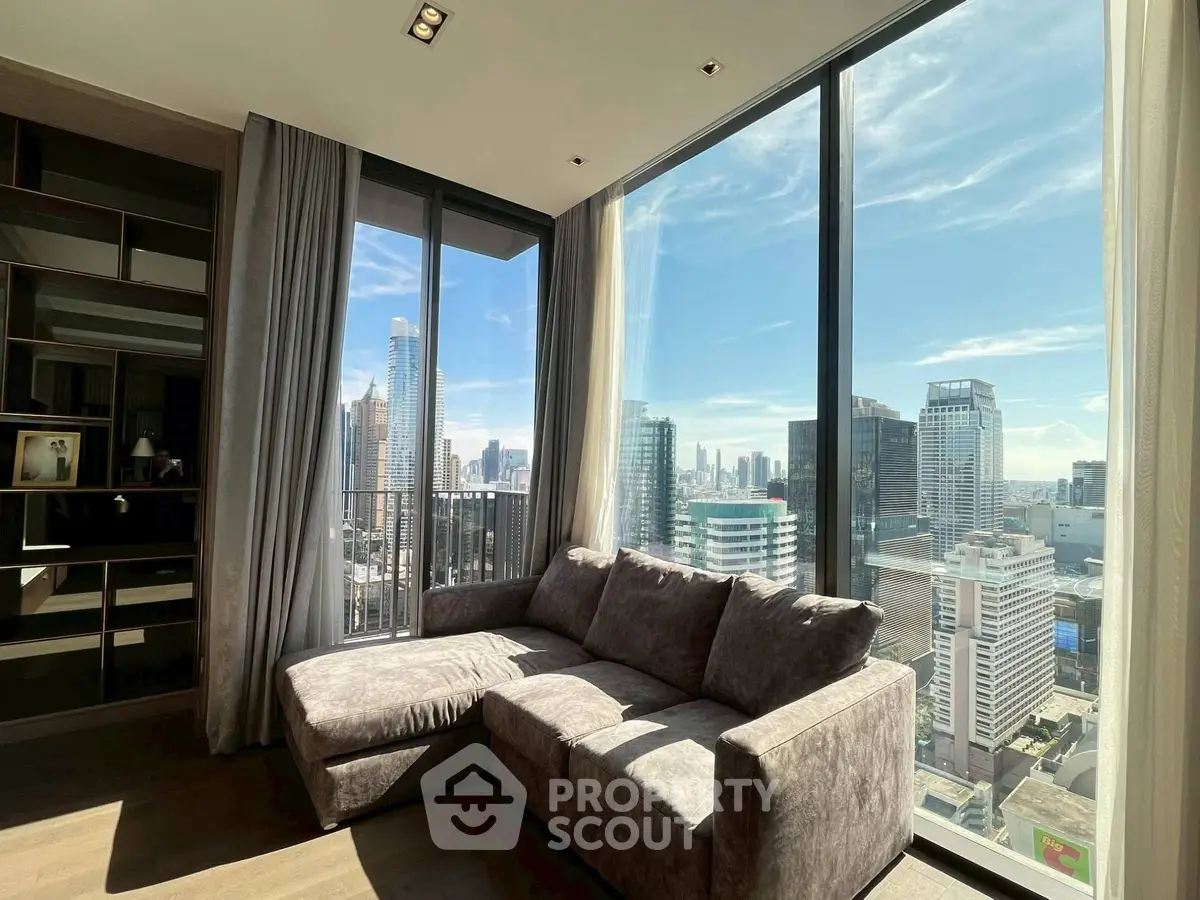 Luxurious living room with stunning city view and modern furnishings