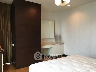  2 Bedrooms Condo at Urbana-5