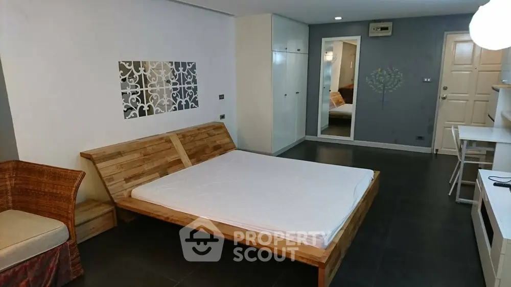  1 Bedroom Condo at Ratchathewi Tower Condominium-1