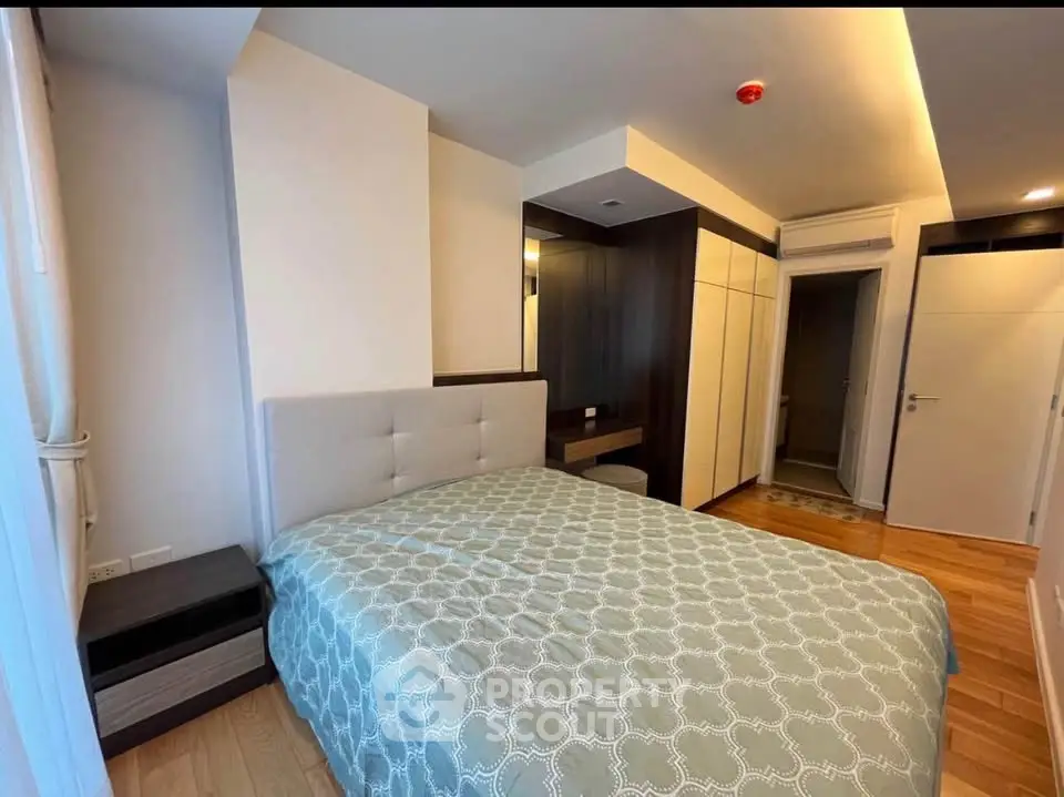Modern bedroom with stylish decor and ample storage in a contemporary apartment.