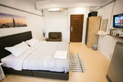 Modern bedroom with sleek design and cozy ambiance, featuring a comfortable bed and stylish decor.