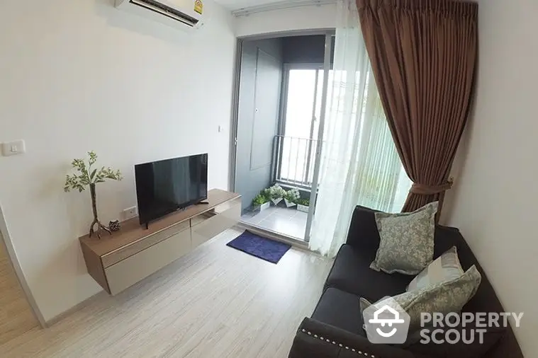 Fully Furnished 1 Bedroom Condo at Ideo Mobi Grand Interchange Bangsue Livingroom