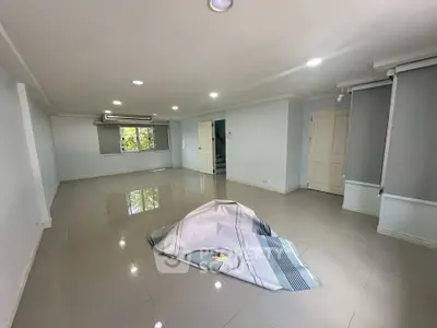 Spacious empty room with glossy tiled floor and large windows, ideal for customization.