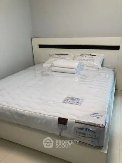 Spacious bedroom with a comfortable queen-sized bed and modern decor.