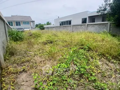 Vacant land plot with potential for development in a residential area.