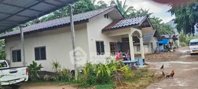 Charming rural house with lush greenery and traditional architecture, perfect for countryside living.