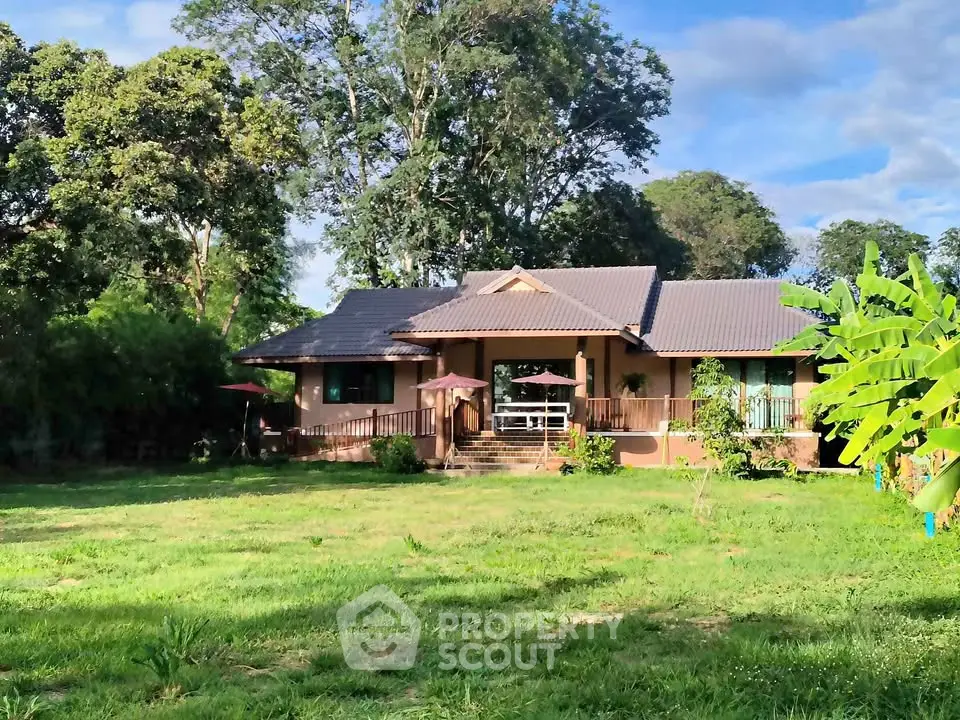 Charming countryside home with lush garden and spacious lawn, perfect for serene living.
